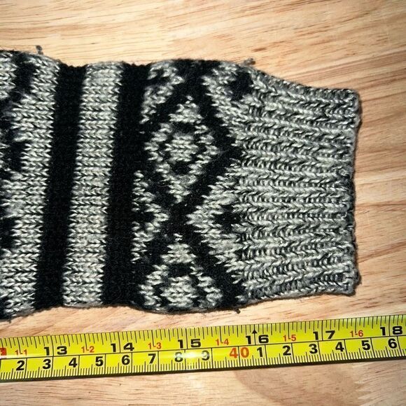 Debut, Long Sleeve Open Front Knit Cardigan, Boho Pattern Along Bottom, Size M/L - Picture 7 of 8